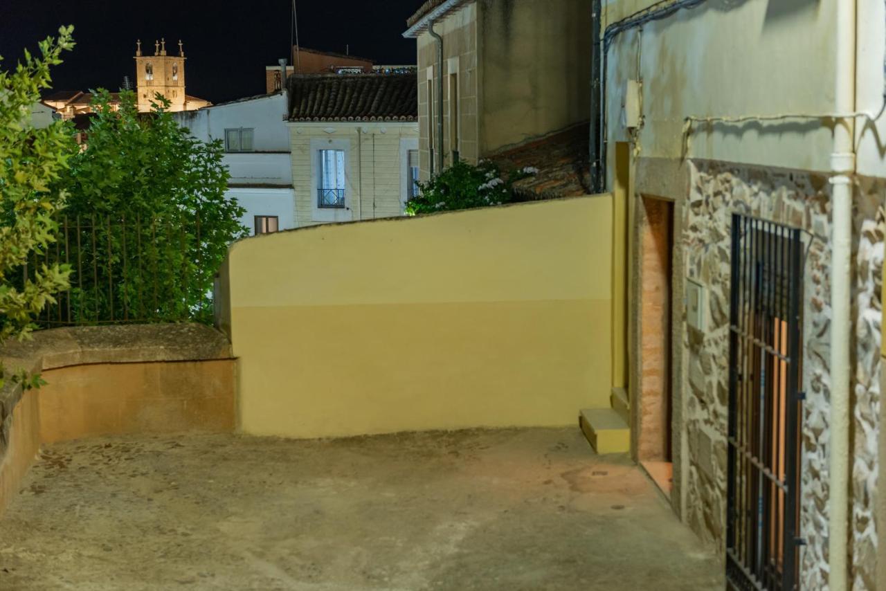 Апартаменты Galarza Deluxe Casa Xvi-Xvii Parking Privado Gratis Касерес Экстерьер фото